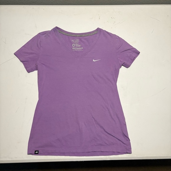 Nike Women's Medium Athletic Purple Short Sleeve Tee - Picture 2 of 9